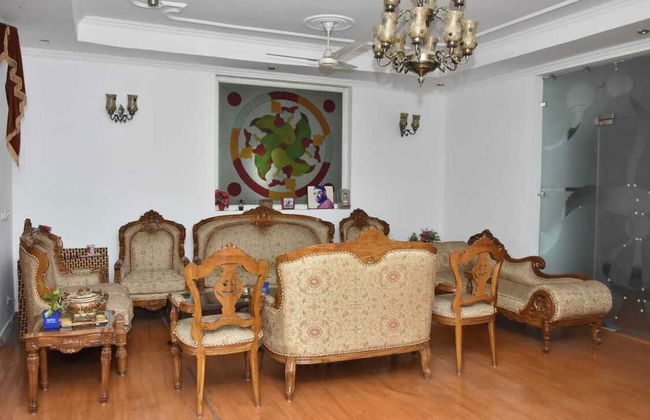 Remarkable 6-bedroom Farmhouse in South Delhi - Photo 5
