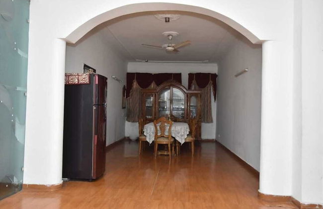 Remarkable 6-bedroom Farmhouse in South Delhi - Photo 4