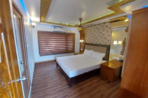 Photo 26 - Premium Houseboat