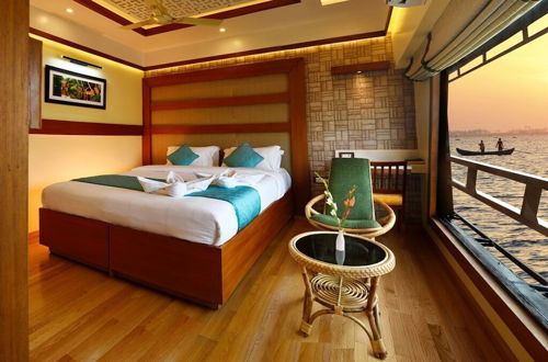 Photo 12 - Premium Houseboat