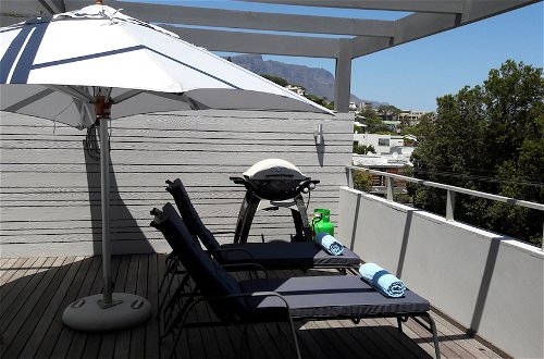 Photo 20 - Camps Bay Apartment