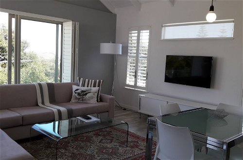 Photo 2 - Camps Bay Apartment