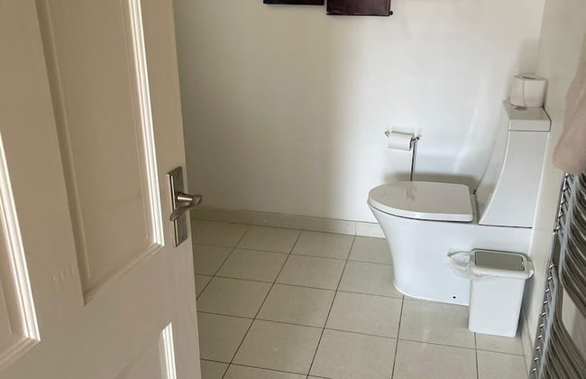 3-bed Semi-detached House, Wifi, Parking, Outdoor Space - Foto 15