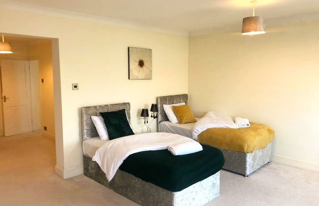 3-bed Semi-detached House, Wifi, Parking, Outdoor Space - Foto 7