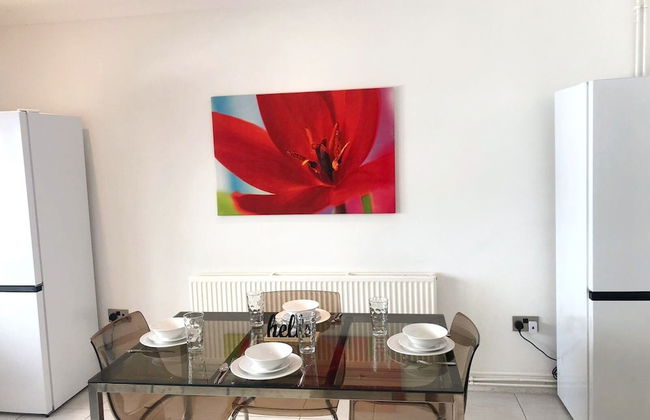 3-bed Semi-detached House, Wifi, Parking, Outdoor Space - Foto 16