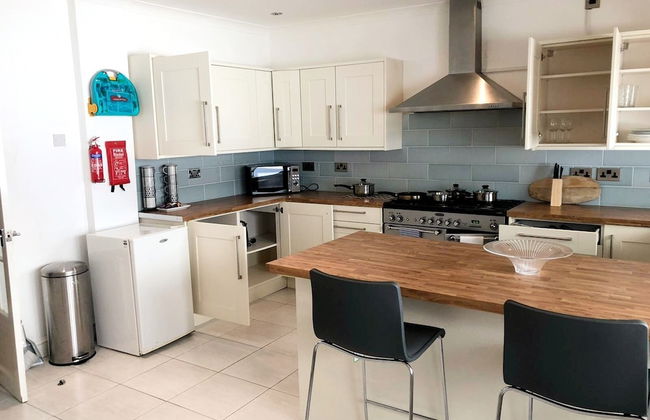 3-bed Semi-detached House, Wifi, Parking, Outdoor Space - Foto 11