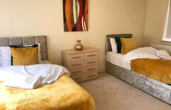 3-bed Semi-detached House, Wifi, Parking, Outdoor Space - Foto 8