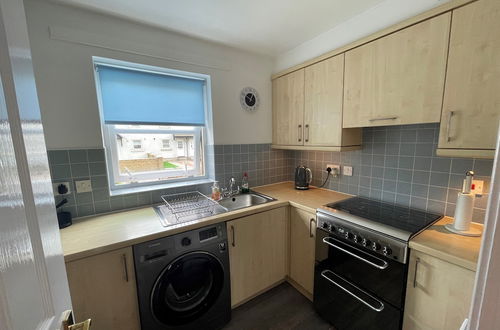 Photo 11 - Beautiful 2-bed Apartment in Renfrew