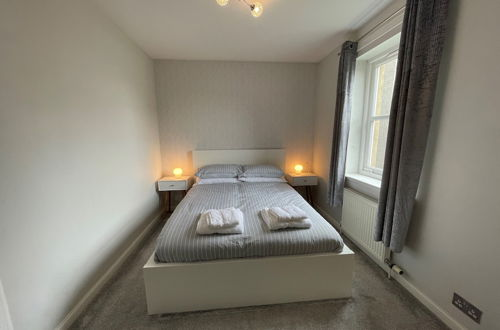 Photo 6 - Beautiful 2-bed Apartment in Renfrew