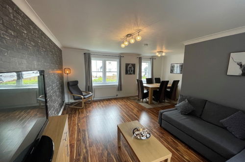 Photo 3 - Beautiful 2-bed Apartment in Renfrew