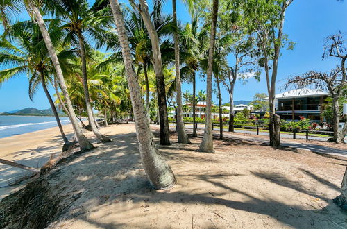 Photo 17 - Reeflections Beachfront Holiday House