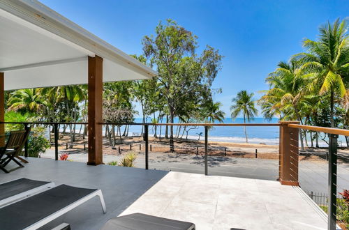 Photo 10 - Reeflections Beachfront Holiday House