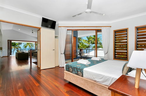 Photo 4 - Reeflections Beachfront Holiday House