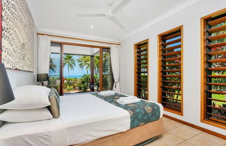 Photo 2 - Reeflections Beachfront Holiday House