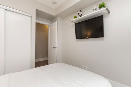Foto 7 - QuickStay - Breathtaking 3-Bedroom in the Heart of Downtown