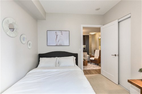 Foto 8 - QuickStay - Breathtaking 3-Bedroom in the Heart of Downtown