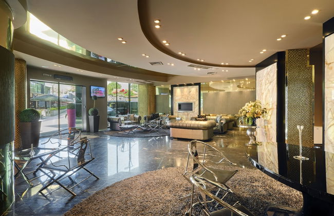 Hotel Emirates - Photo 2