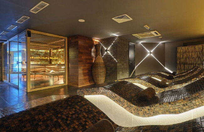 Hotel Emirates - Photo 31