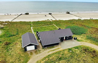 Photo 1 - 6 Person Holiday Home in Blavand