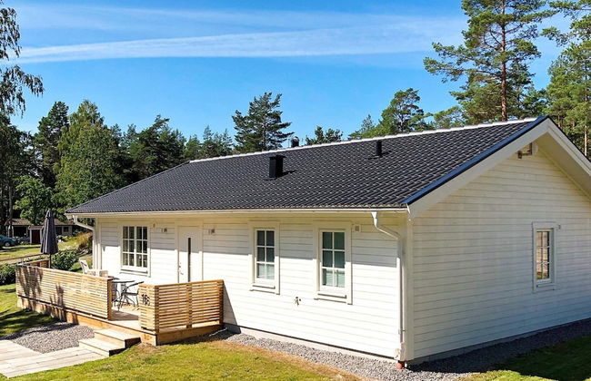 6 Person Holiday Home in Figeholm - Foto 1