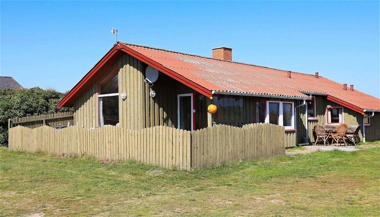 Foto 1 - 10 Person Holiday Home in Lokken