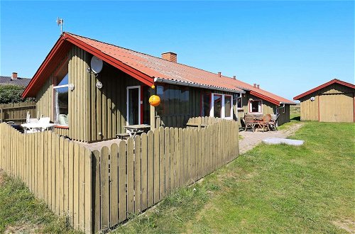 Foto 16 - 10 Person Holiday Home in Lokken