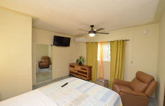 Photo 2 - Cozy Locale Inn