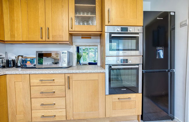 Modern 3 Bedroom 2 Bath Hse with Parking - Foto 13