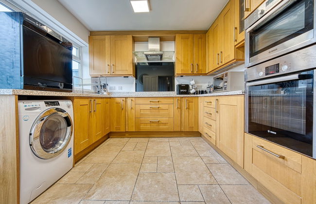 Modern 3 Bedroom 2 Bath Hse with Parking - Foto 11