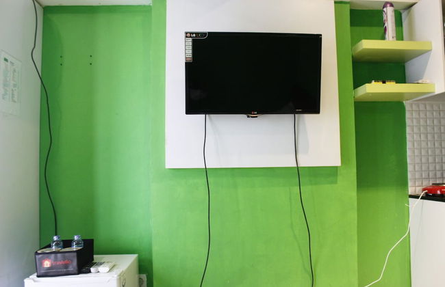 Compact Studio Room The Jarrdin Cihampelas Apartment - Foto 16