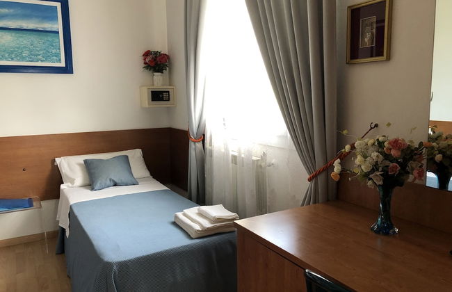Venice Mestre Tourist Accommodation, Quiet Room With Wifi and Free Parking - Foto 5