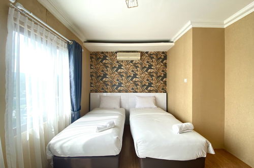 Photo 4 - Cozy Furnished 3Br At Grand Setiabudi Apartment