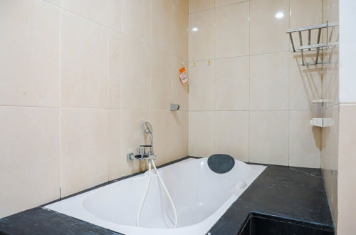 Photo 15 - Fully Furnished and Spacious 3BR Apartment at Mangga Dua Residences