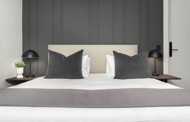 One Calais Luxury Apartments - Photo 25