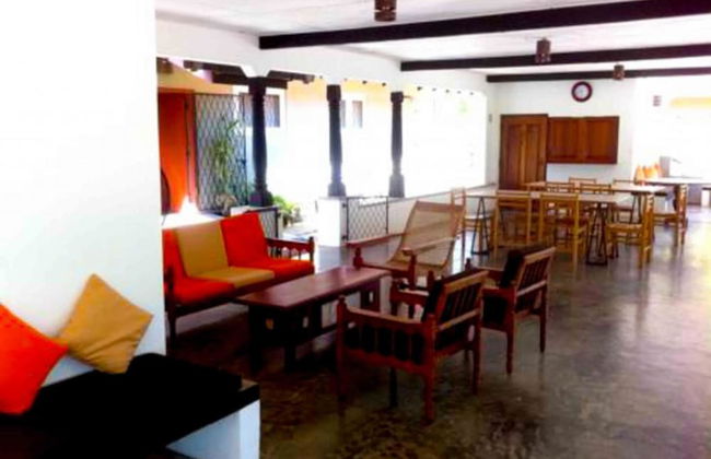 Yoho Lagoonside Holiday Bungalow - Photo 2