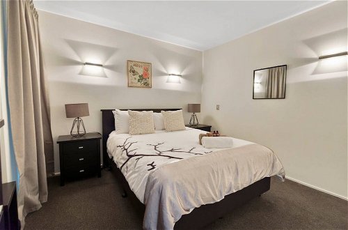 Photo 2 - Awesome Central Wellington Apartment