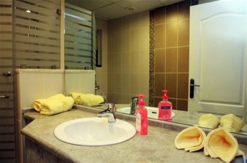 Photo 15 - Two bed Furnished Apartment in Amman