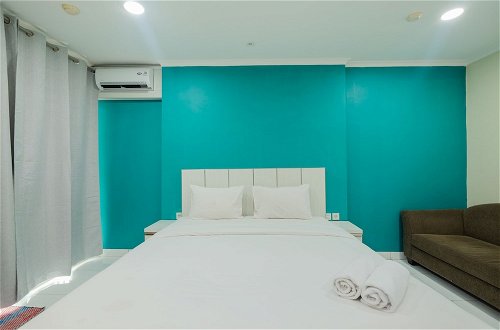 Photo 3 - Comfy And Minimalist Studio At City Home Moi Apartment