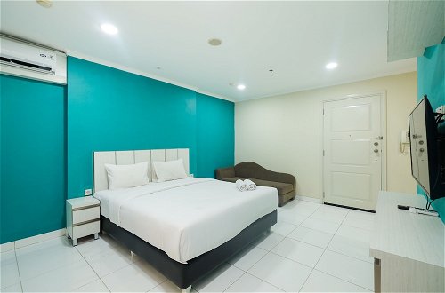 Photo 2 - Comfy And Minimalist Studio At City Home Moi Apartment
