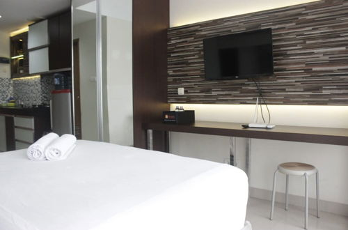 Photo 10 - Modern & Contemporary Studio At Beverly Dago Apartment Near Itb