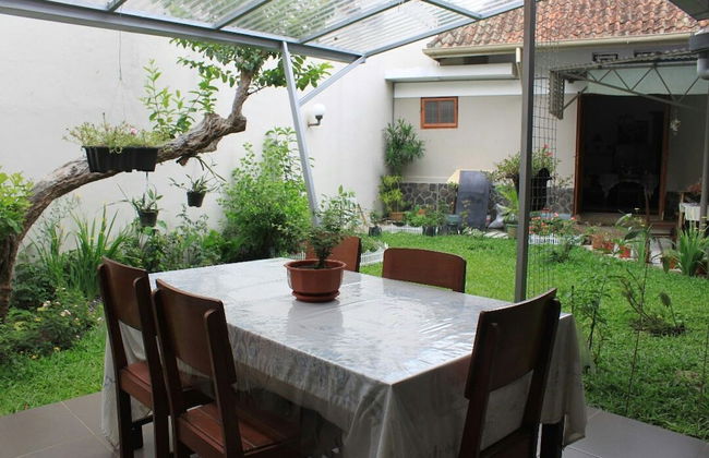 De Riau Cottage by HouseinBandung - Foto 12