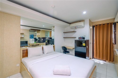 Foto 3 - Cozy And Simply Studio At Kebagusan City Apartment