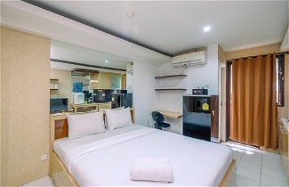 Foto 3 - Cozy And Simply Studio At Kebagusan City Apartment