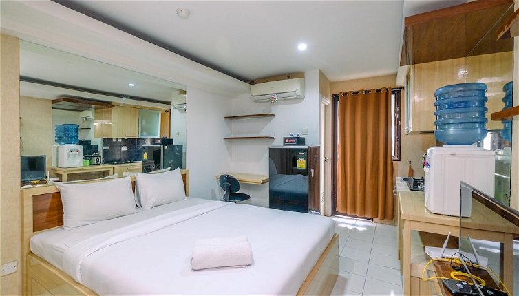 Foto 1 - Cozy And Simply Studio At Kebagusan City Apartment