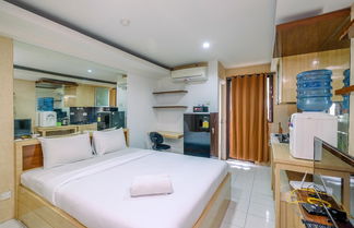 Foto 1 - Cozy And Simply Studio At Kebagusan City Apartment