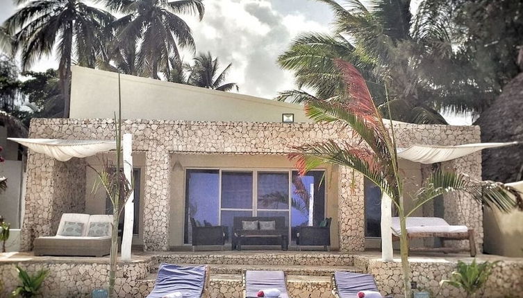 Foto 1 - Modern Beach House, Excellent Beachfront, Private Chef, Pool