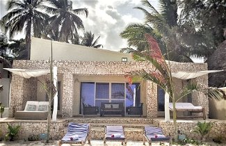 Photo 1 - Modern Beach House, Excellent Beachfront, Private Chef, Pool