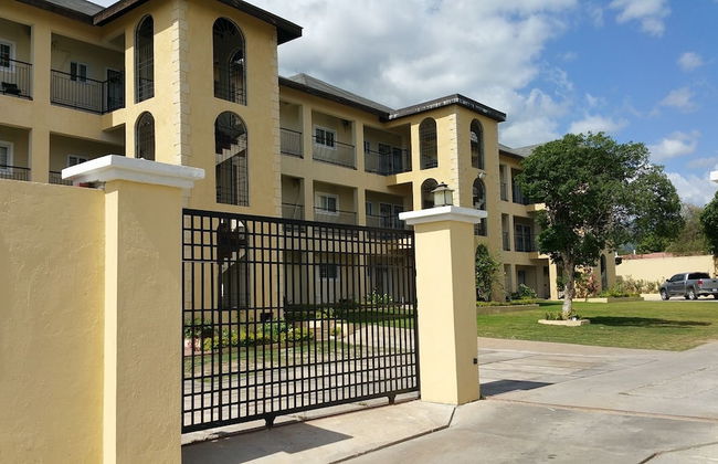 New Kingston Guest Apartment at Donhead - Photo 1