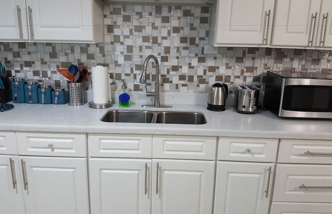 New Kingston Guest Apartment at Donhead - Photo 29