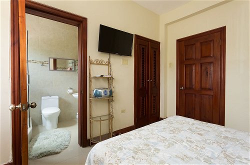 Photo 7 - New Kingston Guest Apartment at Inglaterra I